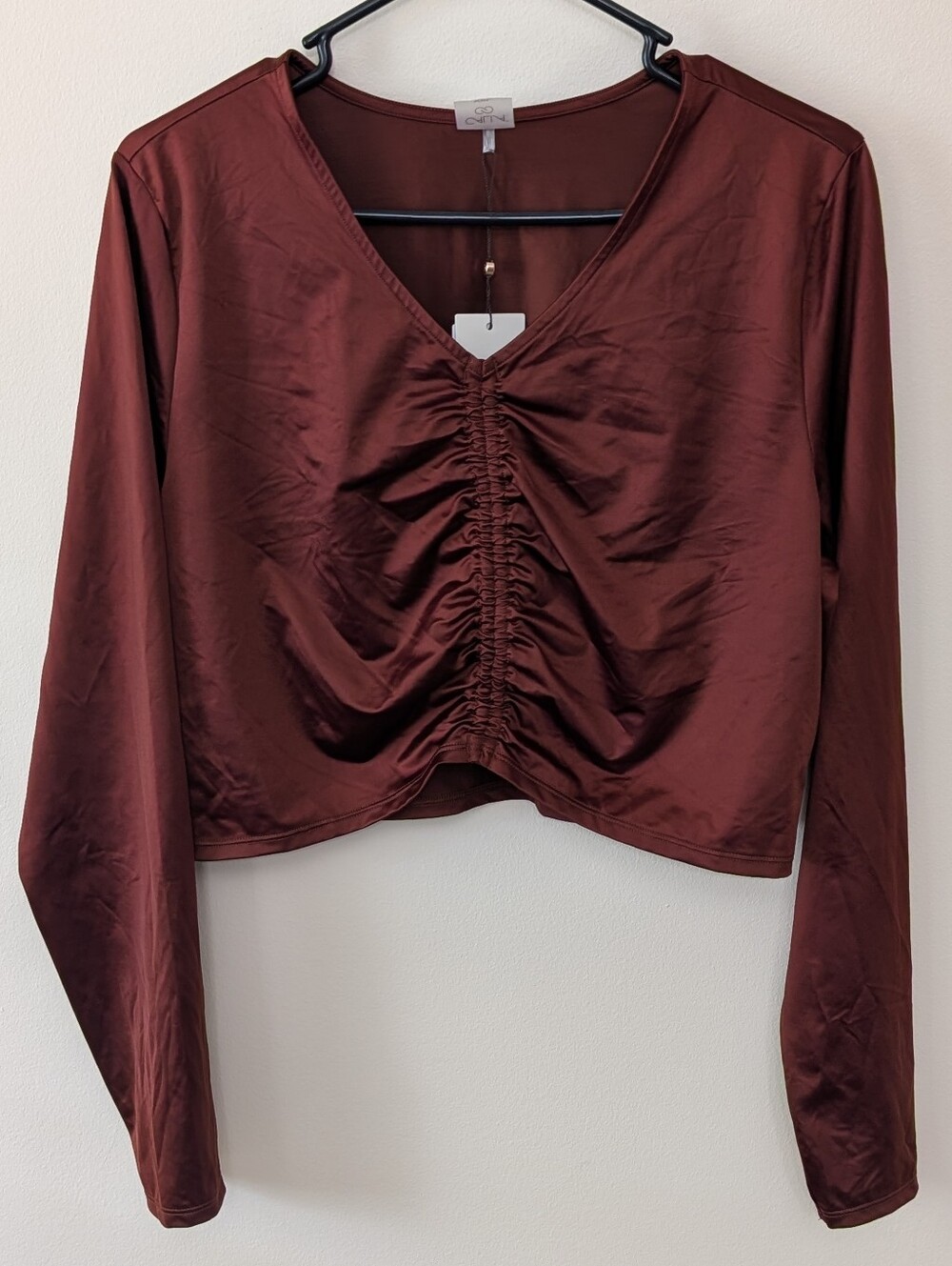Alia Ruched V-Neck Crop Top - Wine